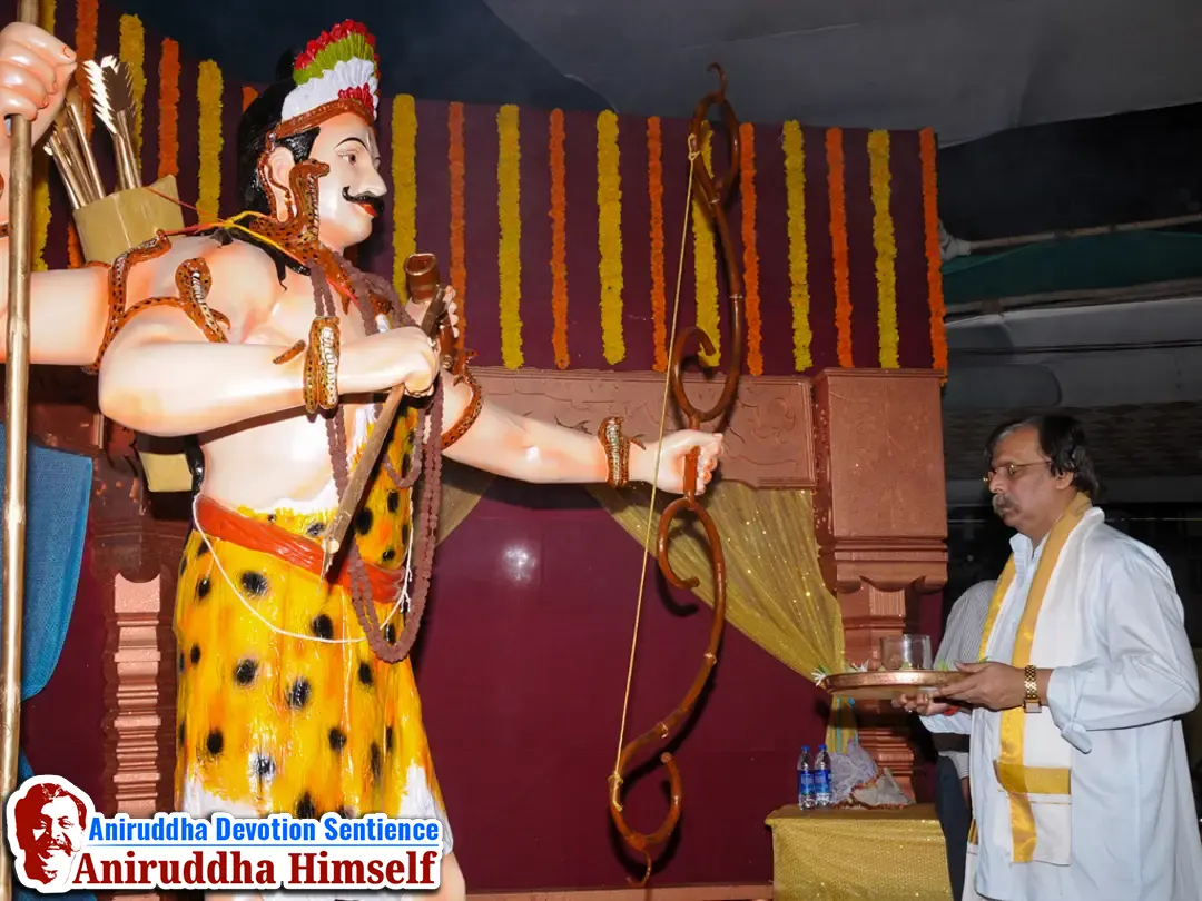 Sadguru Shree Aniruddha Bapu performing the poojan of Bhagwan Shree Kiratrudra during the auspicious Aniruddha Pournima Utsav at Shree Harigurugram