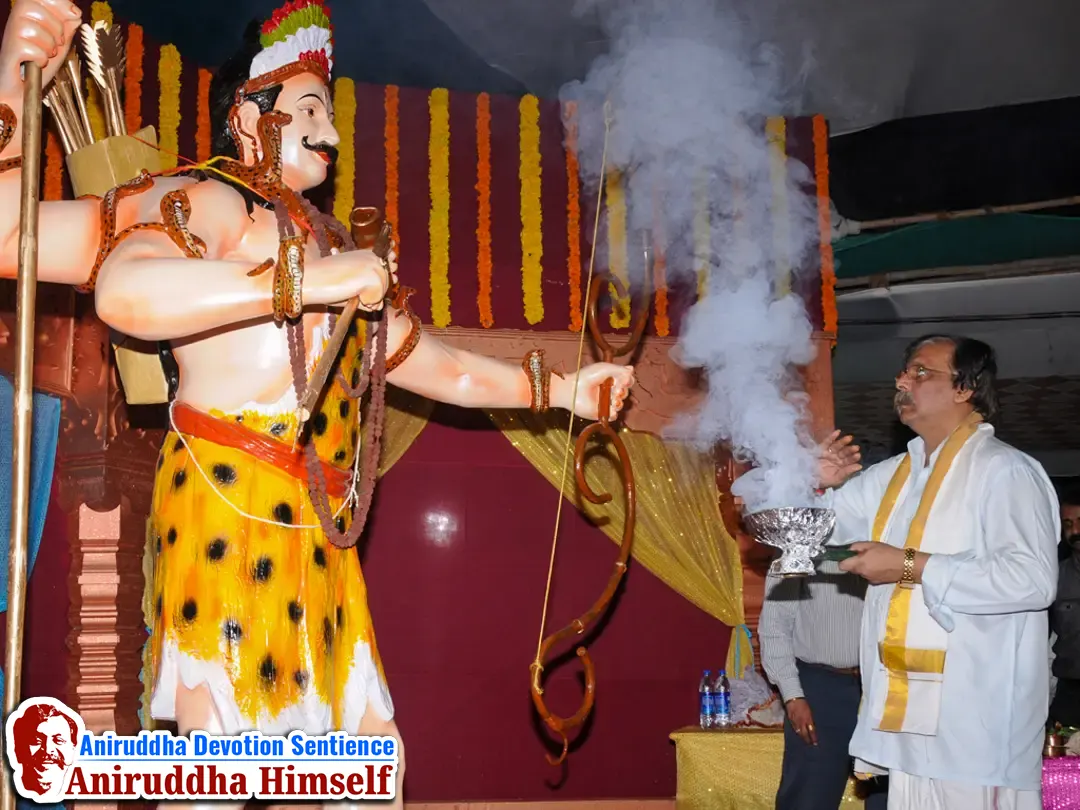 Sadguru Shree Aniruddha Bapu performing the poojan of Bhagwan Shree Kiratrudra during the auspicious Aniruddha Pournima Utsav at Shree Harigurugram