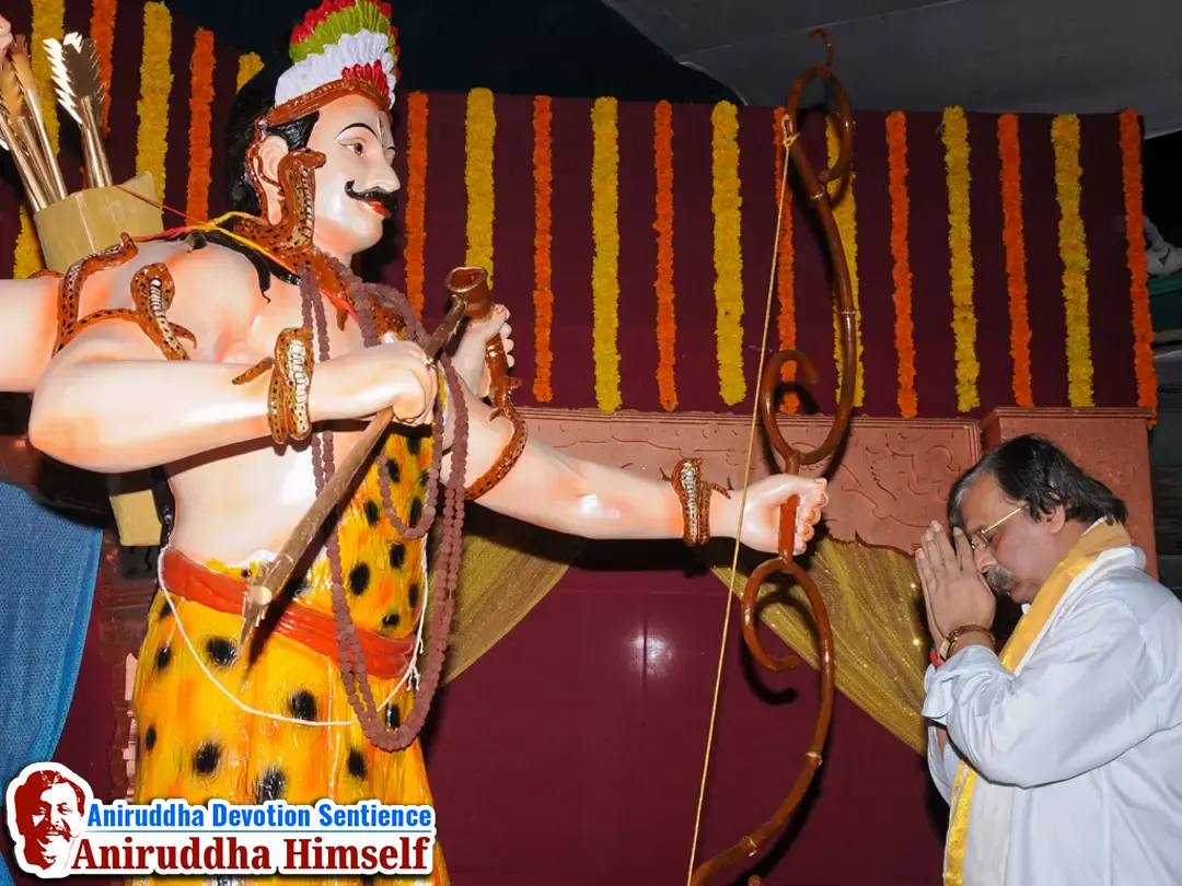 Sadguru Shree Aniruddha Bapu performing the poojan of Bhagwan Shree Kiratrudra during the auspicious Aniruddha Pournima Utsav at Shree Harigurugram
