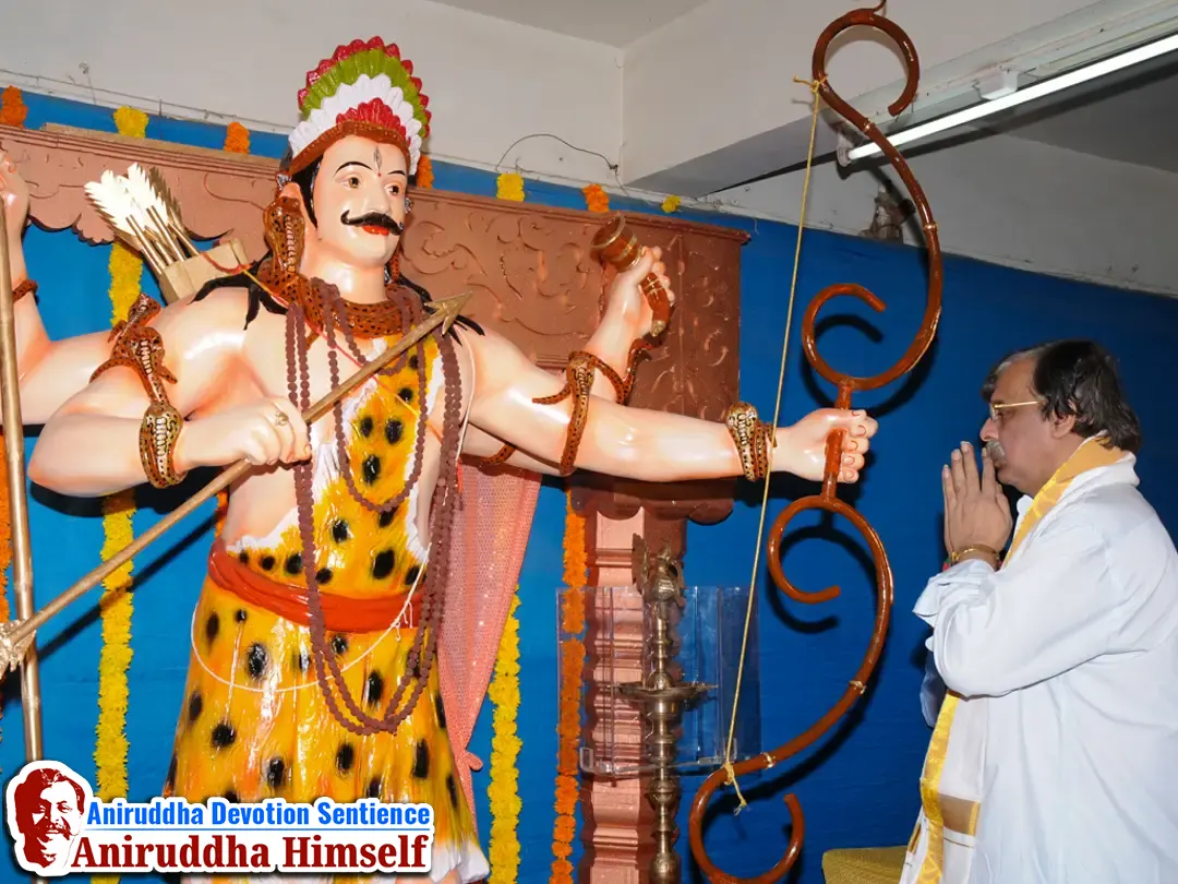Sadguru Shree Aniruddha Bapu performing the poojan of Bhagwan Shree Kiratrudra during the auspicious Aniruddha Pournima Utsav at Shree Harigurugram