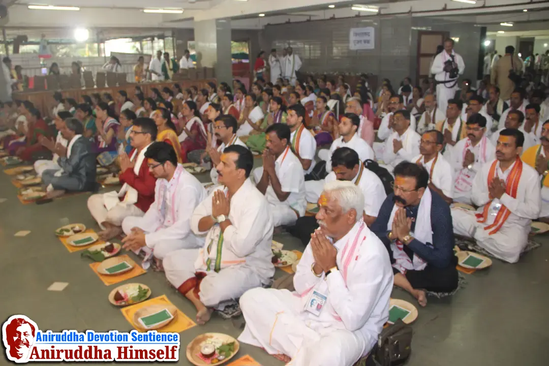 Shraddhavans performing the poojan of Bhagwan Shree Kiratrudra during the auspicious Aniruddha Pournima Utsav at Shree Harigurugram