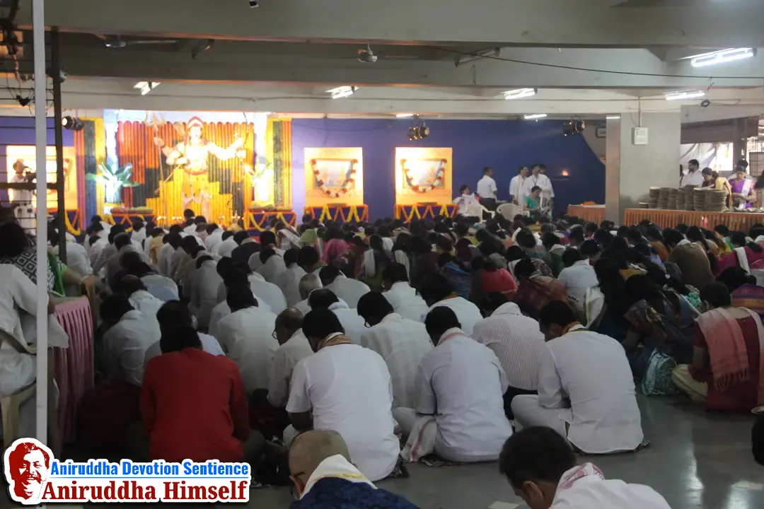 Shraddhavans performing the poojan of Bhagwan Shree Kiratrudra during the auspicious Aniruddha Pournima Utsav at Shree Harigurugram
