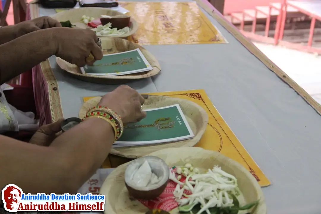 Shraddhavans performing the poojan of Bhagwan Shree Kiratrudra during the auspicious Aniruddha Pournima Utsav at Shree Harigurugram