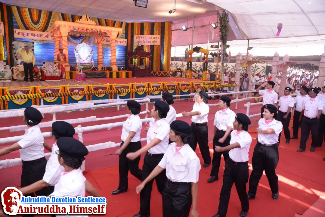 DMVs performing parade on Aniruddha Pournima at Shree Harigurugram