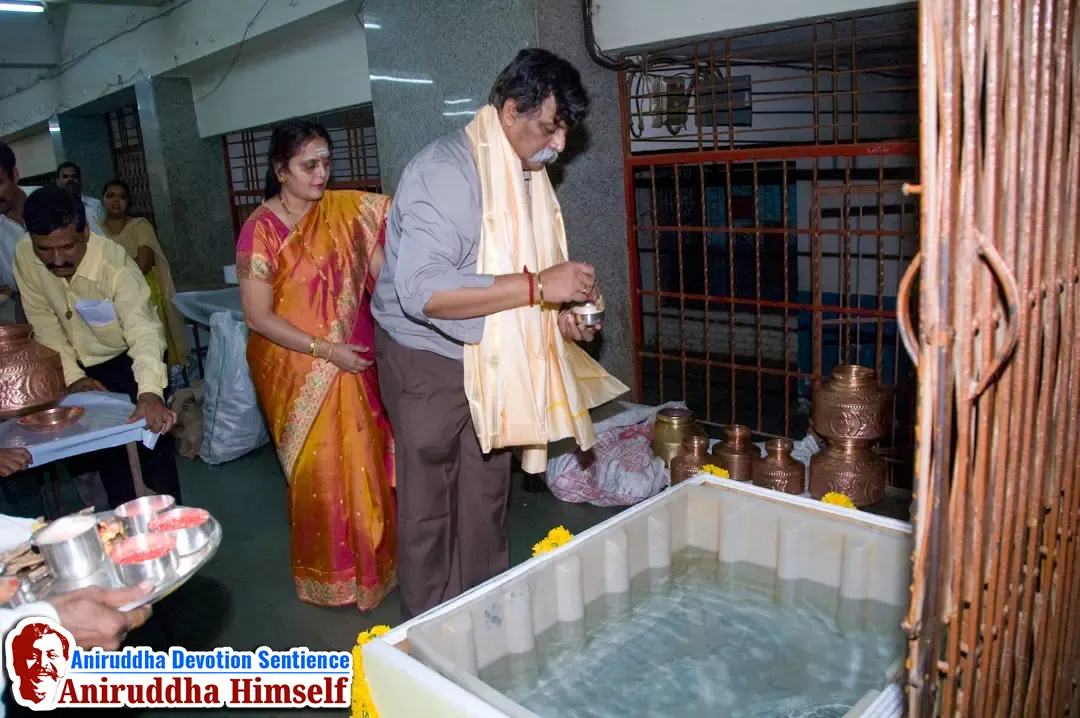 Sadguru Aniruddha Bapu performing "Kashi Rameshwar Kaavad yatra"