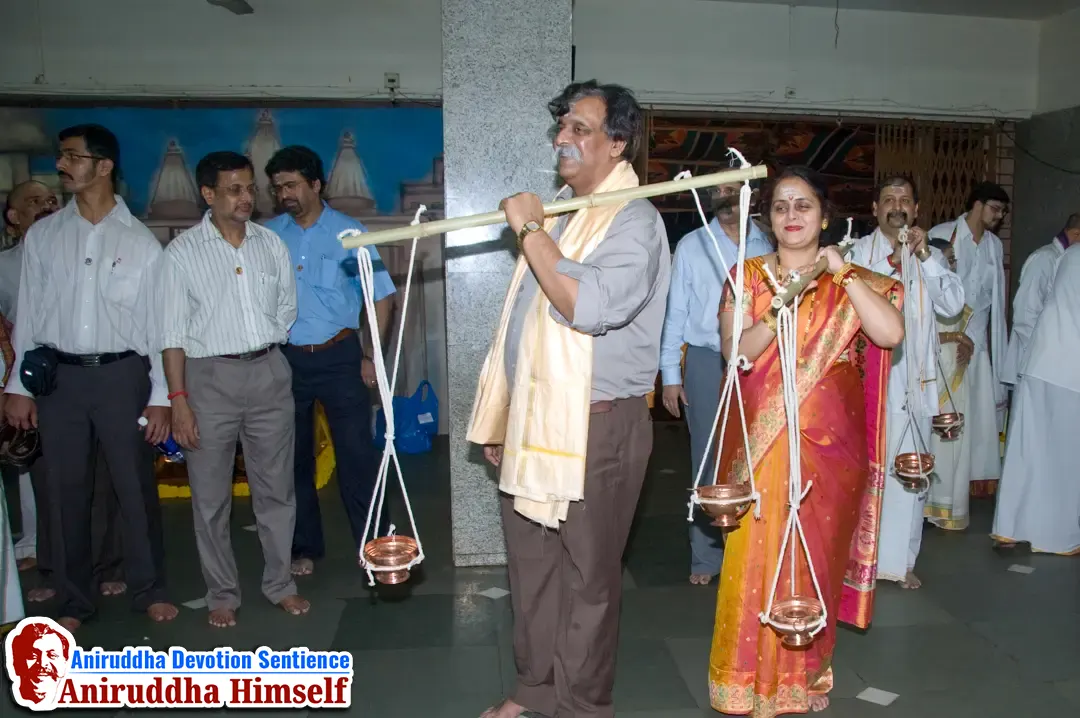 Sadguru Aniruddha Bapu performing "Kashi Rameshwar Kaavad yatra"