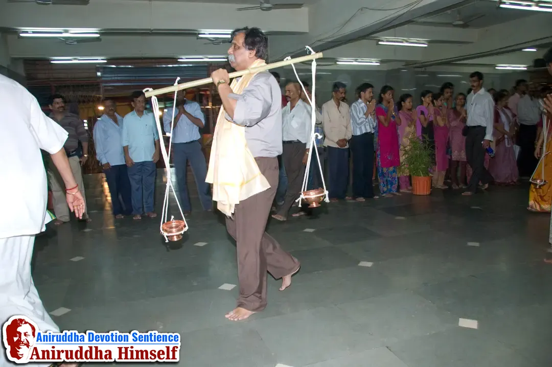 Sadguru Aniruddha Bapu performing "Kashi Rameshwar Kaavad yatra"