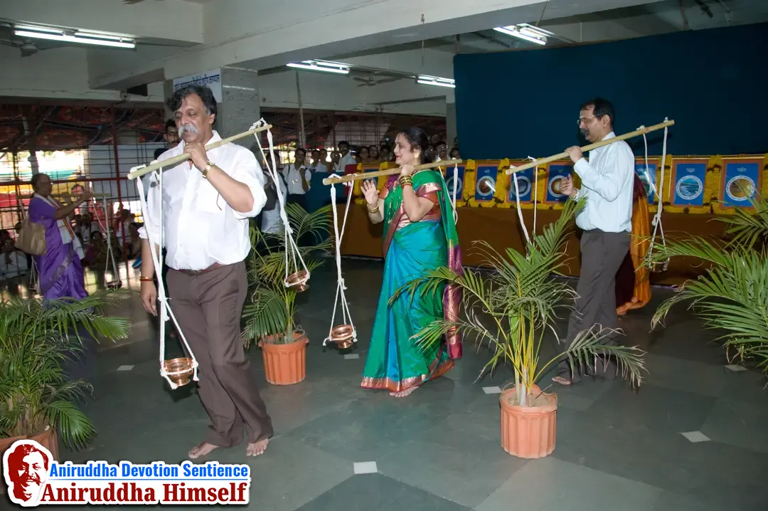 Sadguru Aniruddha Bapu performing "Kashi Rameshwar Kaavad yatra"