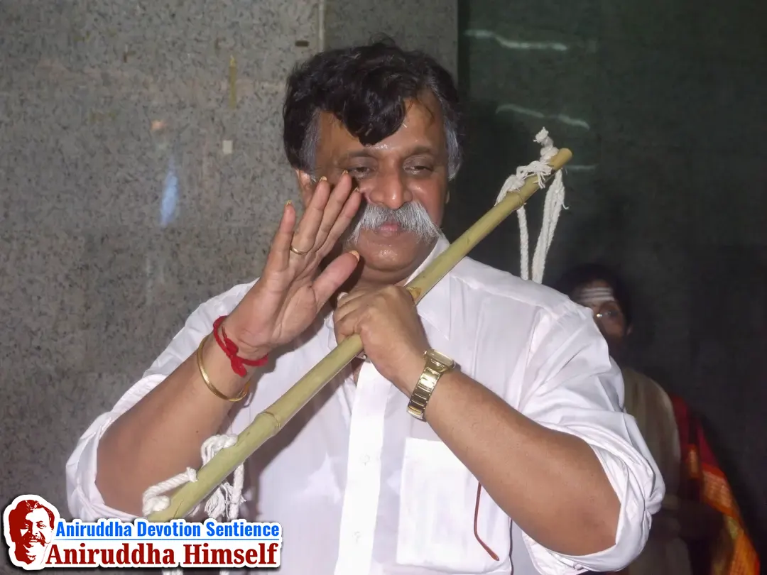 Sadguru Aniruddha Bapu performing "Kashi Rameshwar Kaavad yatra"