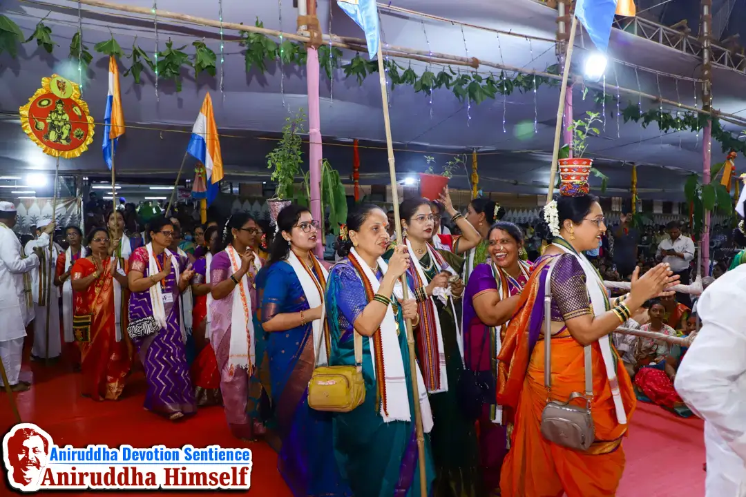 Shraddhavans devotedly participate in the Dhanvantari Palakhi Parikrama on the occasion of Shree Dhanalakshmi-Shreeyantra Poojan and Shree Dhanvantari Poojan at Shree Harigurugram