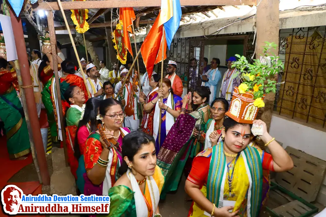 Shraddhavans devotedly participate in the Dhanvantari Palakhi Parikrama on the occasion of Shree Dhanalakshmi-Shreeyantra Poojan and Shree Dhanvantari Poojan at Shree Harigurugram