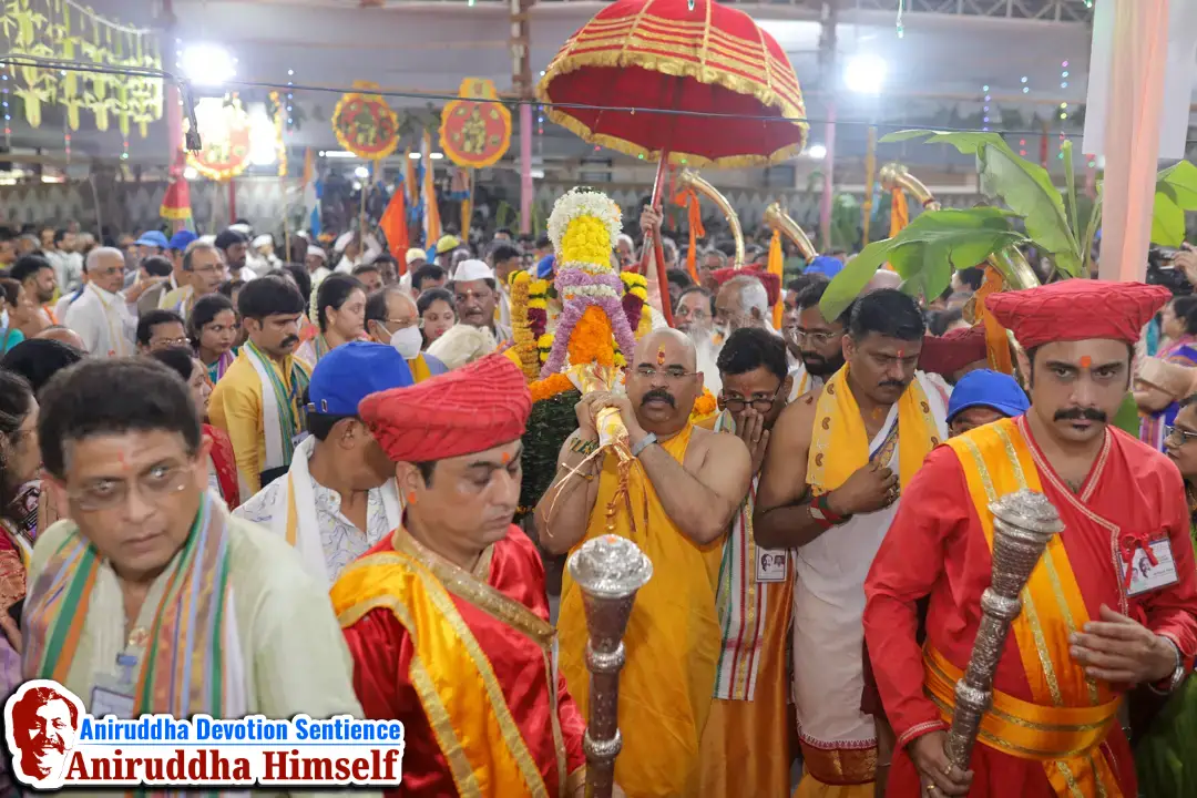 Shraddhavans devotedly participate in the Dhanvantari Palakhi Parikrama on the occasion of Shree Dhanalakshmi-Shreeyantra Poojan and Shree Dhanvantari Poojan at Shree Harigurugram