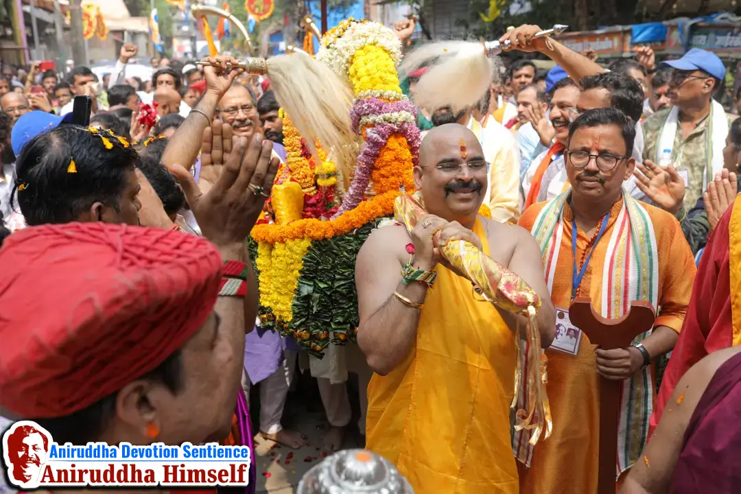Shraddhavans devotedly participate in the Dhanvantari Palakhi Parikrama on the occasion of Shree Dhanalakshmi-Shreeyantra Poojan and Shree Dhanvantari Poojan at Shree Harigurugram