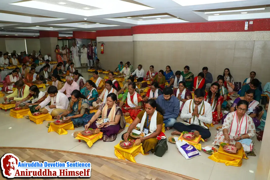 Shraddhavans perform Shree Yantra Poojan during Shree Dhanalakshmi–Shree Yantra & Dhanvantari Poojan Utsav held at Shree Harigurugram