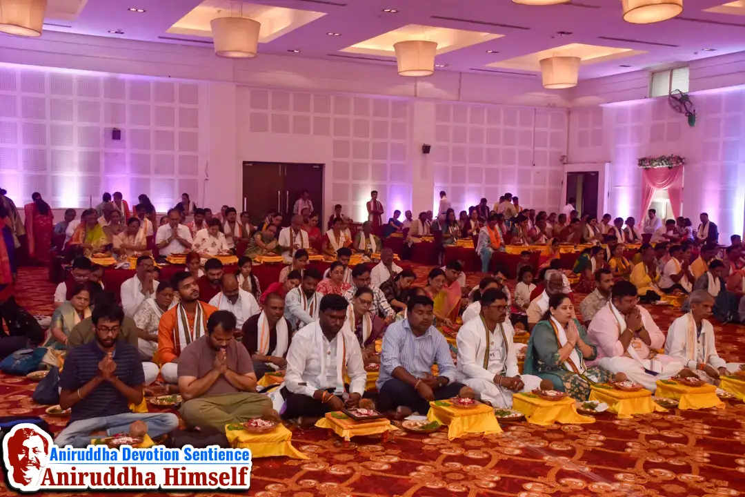 Shraddhavans perform Shree Yantra Poojan during Shree Dhanalakshmi–Shree Yantra & Dhanvantari Poojan Utsav held at Shree Harigurugram
