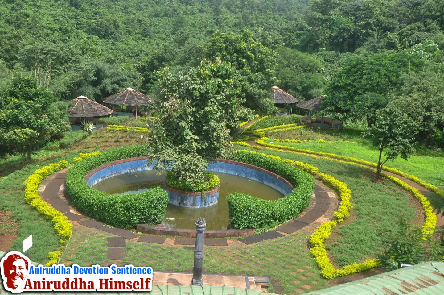 Pushkarni Teertha and the Garud Stambh at Shree Govidyapeetham