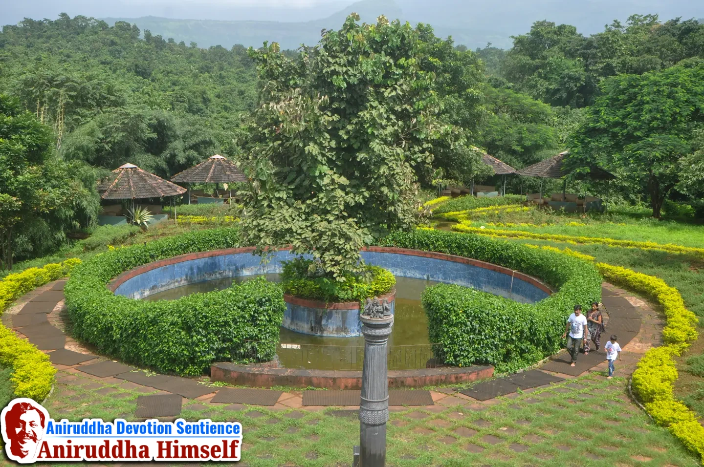 Pushkarni Teertha and the Garud Stambh at Shree Govidyapeetham