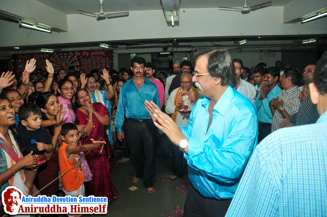 Sadguru Aniruddha Bapu's arrival at Shree Harigurugram