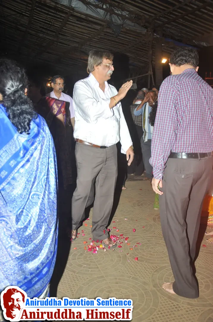 Sadguru Aniruddha Bapu's arrival at Shree Harigurugram