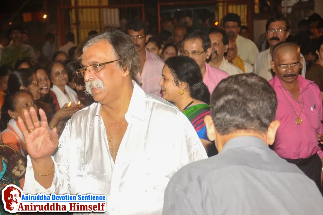 Sadguru Aniruddha Bapu's arrival at Shree Harigurugram