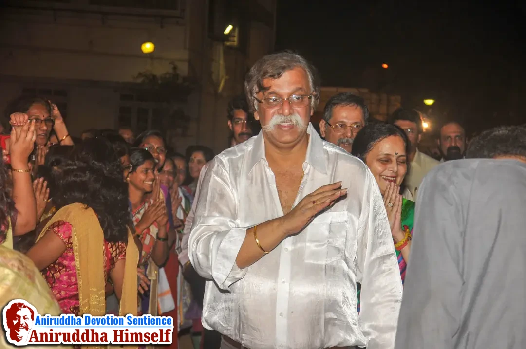 Sadguru Aniruddha Bapu's arrival at Shree Harigurugram
