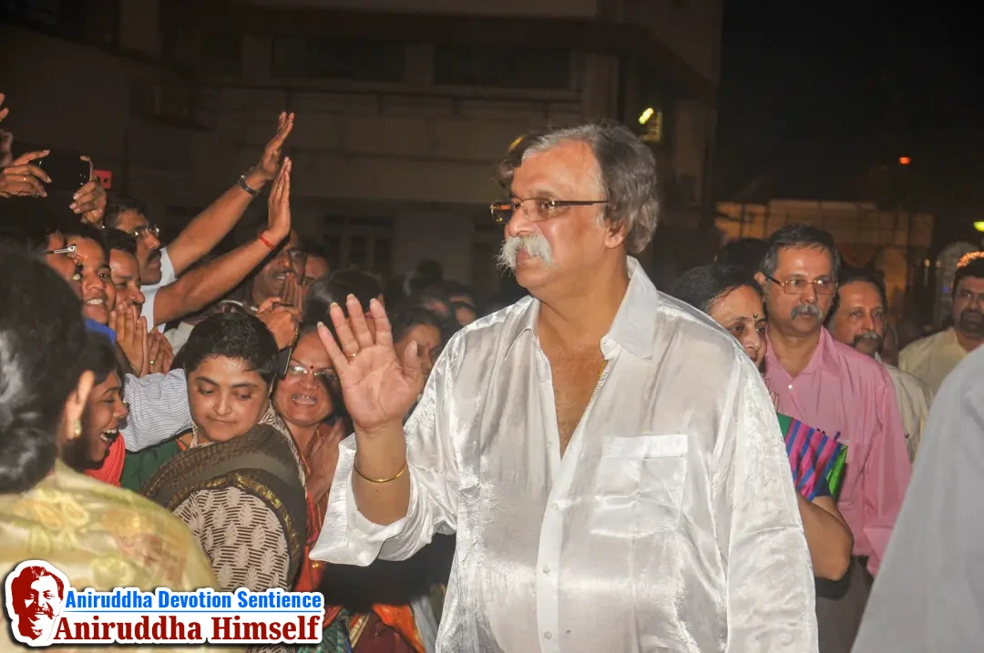 Sadguru Aniruddha Bapu's arrival at Shree Harigurugram