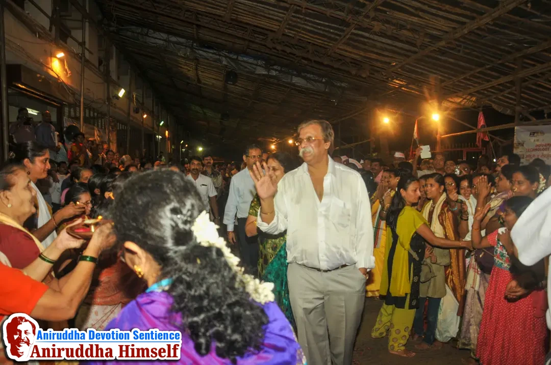 Sadguru Aniruddha Bapu's arrival at Shree Harigurugram