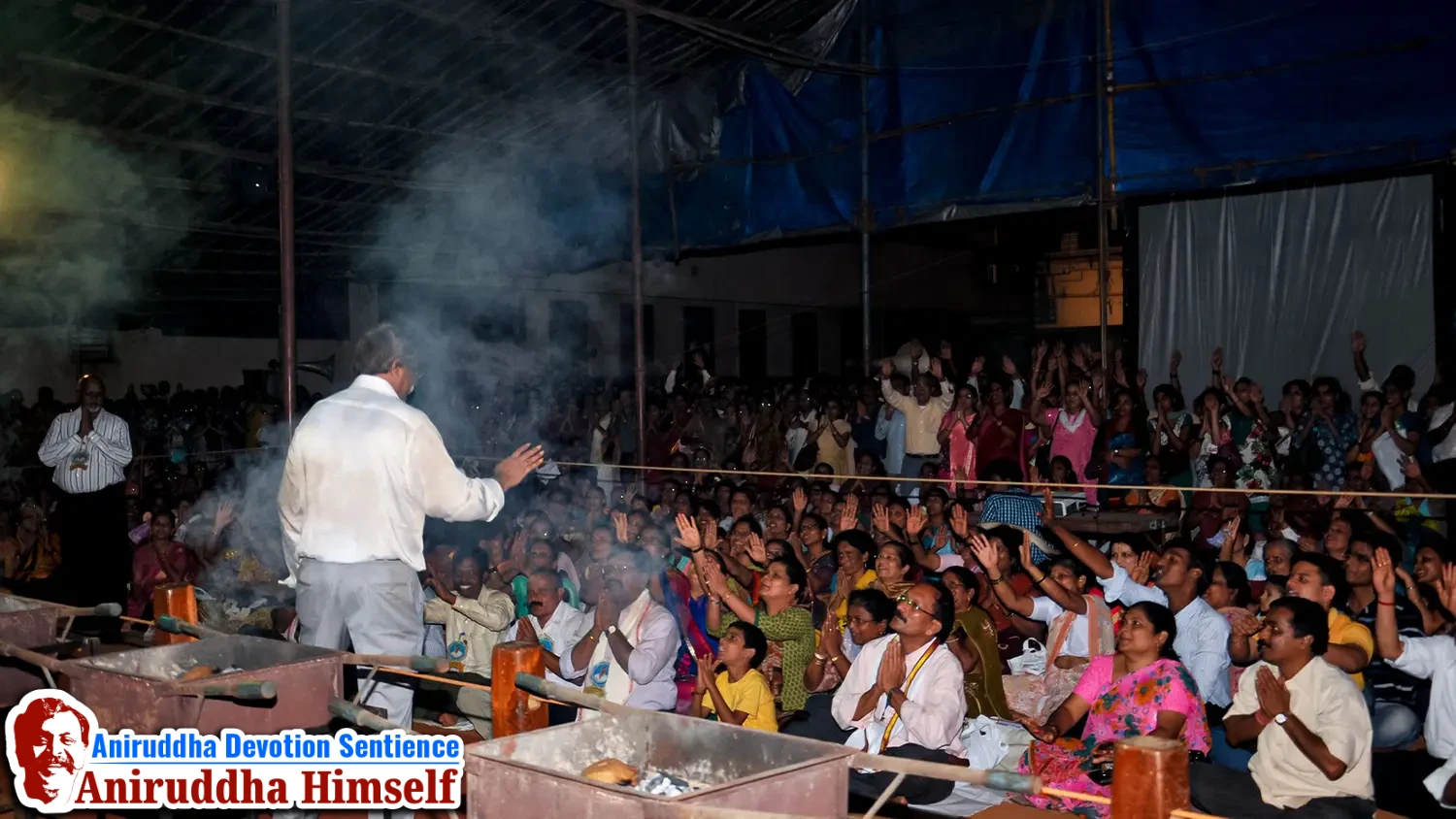 Sadguru Shree Aniruddha Bapu blessing Shraddhavans at Shree Harigurugram