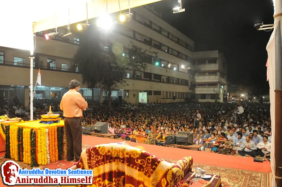 Sadguru Shree Aniruddha Bapu delivering discourse on Thursdays at Shreeharigurugram.