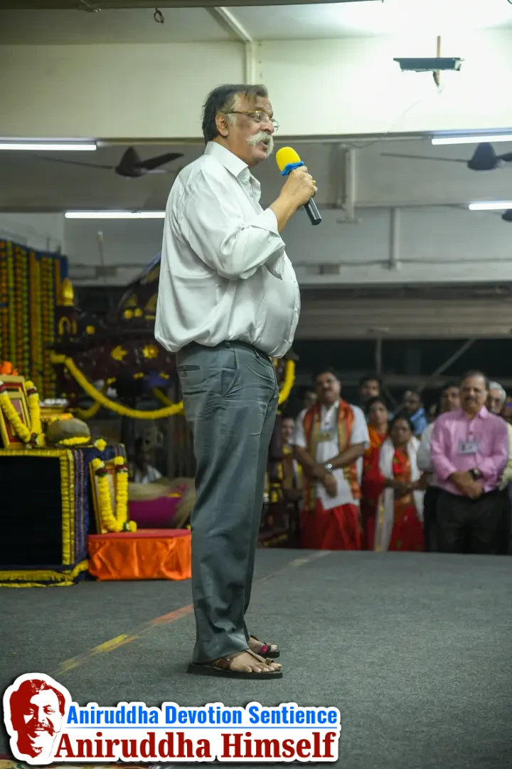 Sadguru Shree Aniruddha Bapu delivering discourse on Thursdays at Shreeharigurugram.