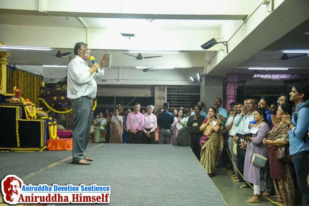 Sadguru Shree Aniruddha Bapu delivering discourse on Thursdays at Shreeharigurugram.