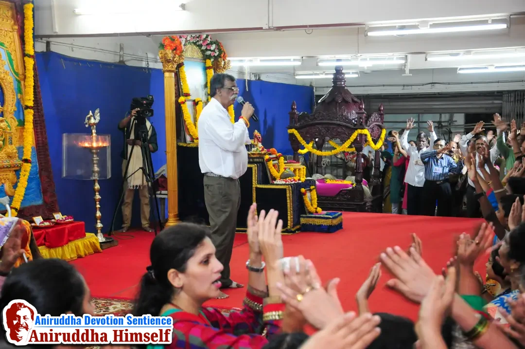 Sadguru Shree Aniruddha Bapu delivering discourse on Thursdays at Shreeharigurugram.