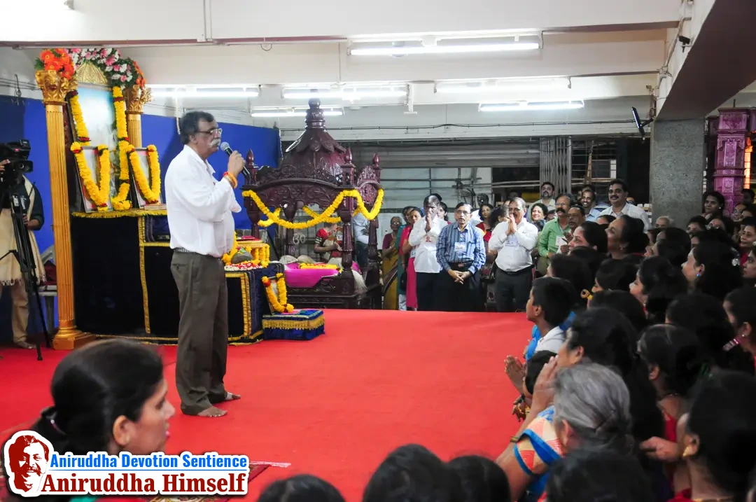 Sadguru Shree Aniruddha Bapu delivering discourse on Thursdays at Shreeharigurugram.
