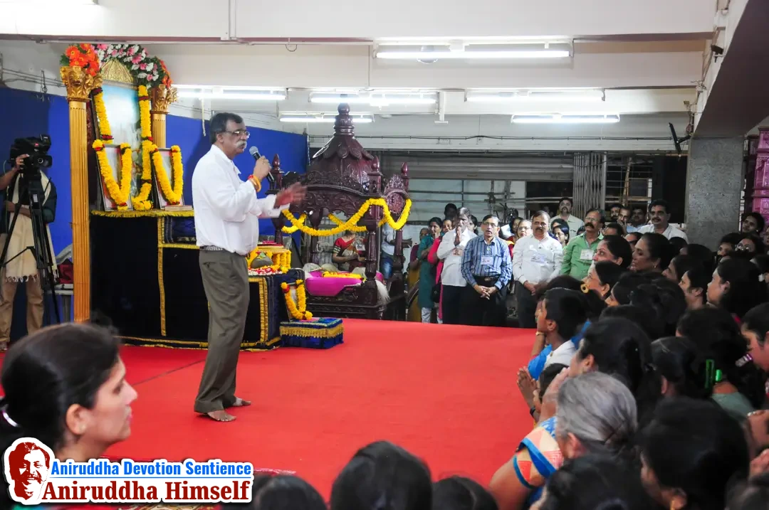 Sadguru Shree Aniruddha Bapu delivering discourse on Thursdays at Shreeharigurugram.