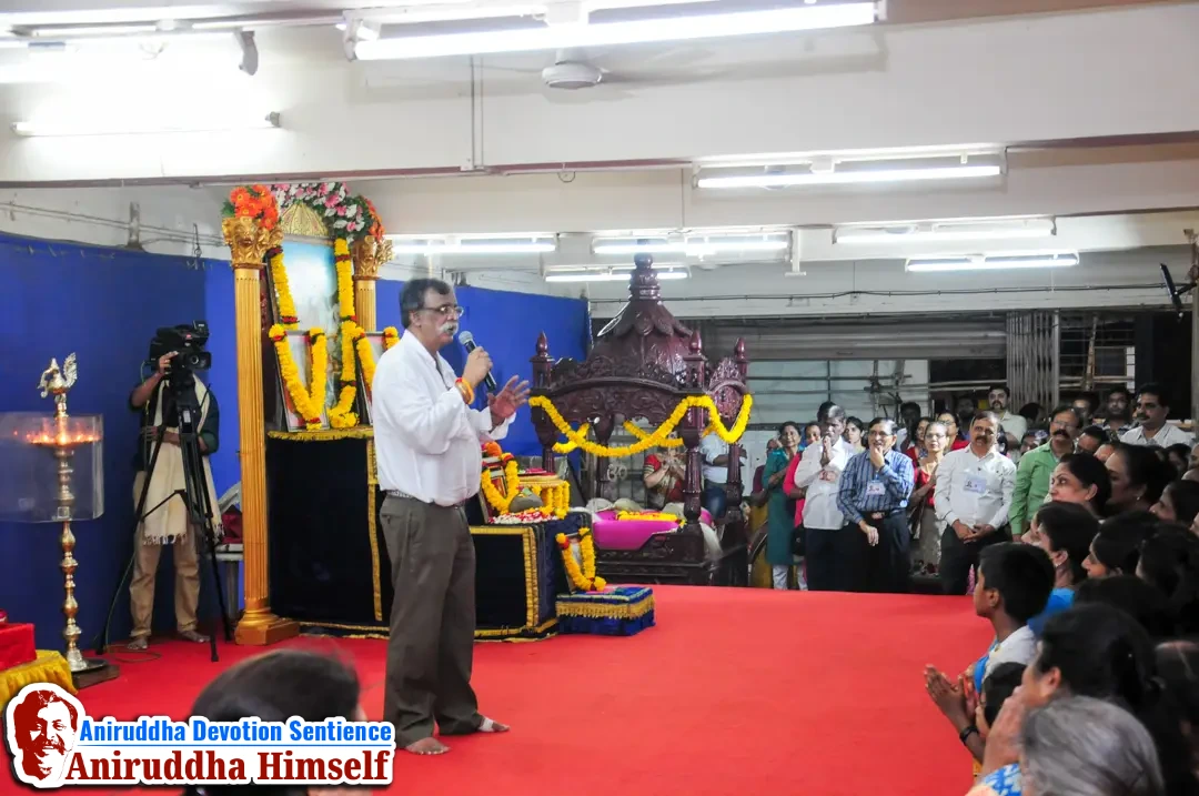 Sadguru Shree Aniruddha Bapu delivering discourse on Thursdays at Shreeharigurugram.