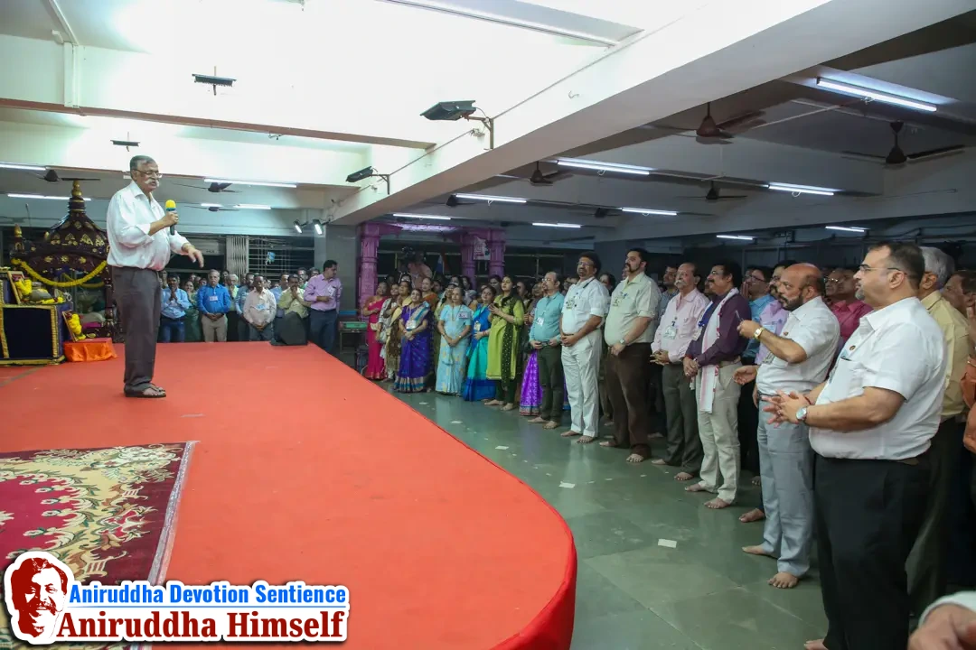Sadguru Shree Aniruddha Bapu delivering discourse on Thursdays at Shreeharigurugram.