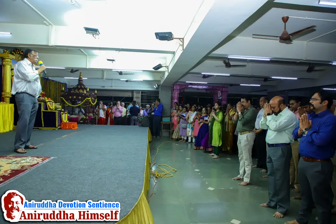 Sadguru Shree Aniruddha Bapu delivering discourse on Thursdays at Shreeharigurugram.