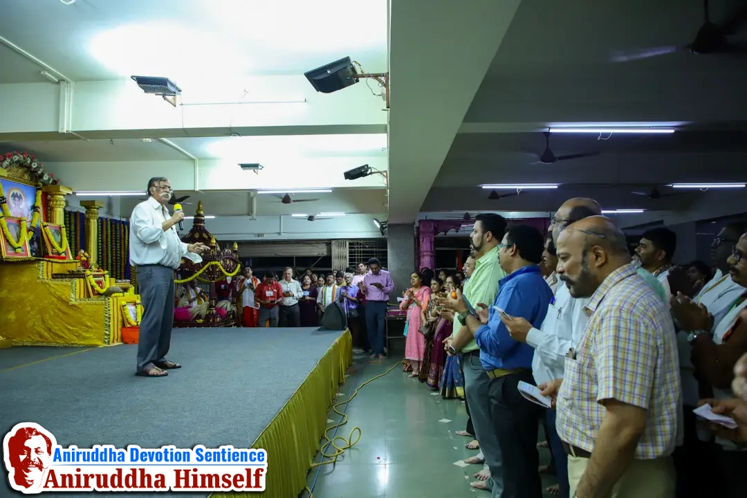 Sadguru Shree Aniruddha Bapu delivering discourse on Thursdays at Shreeharigurugram.