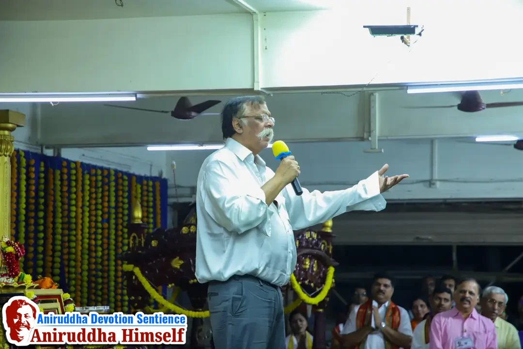 Sadguru Shree Aniruddha Bapu delivering discourse on Thursdays at Shreeharigurugram.