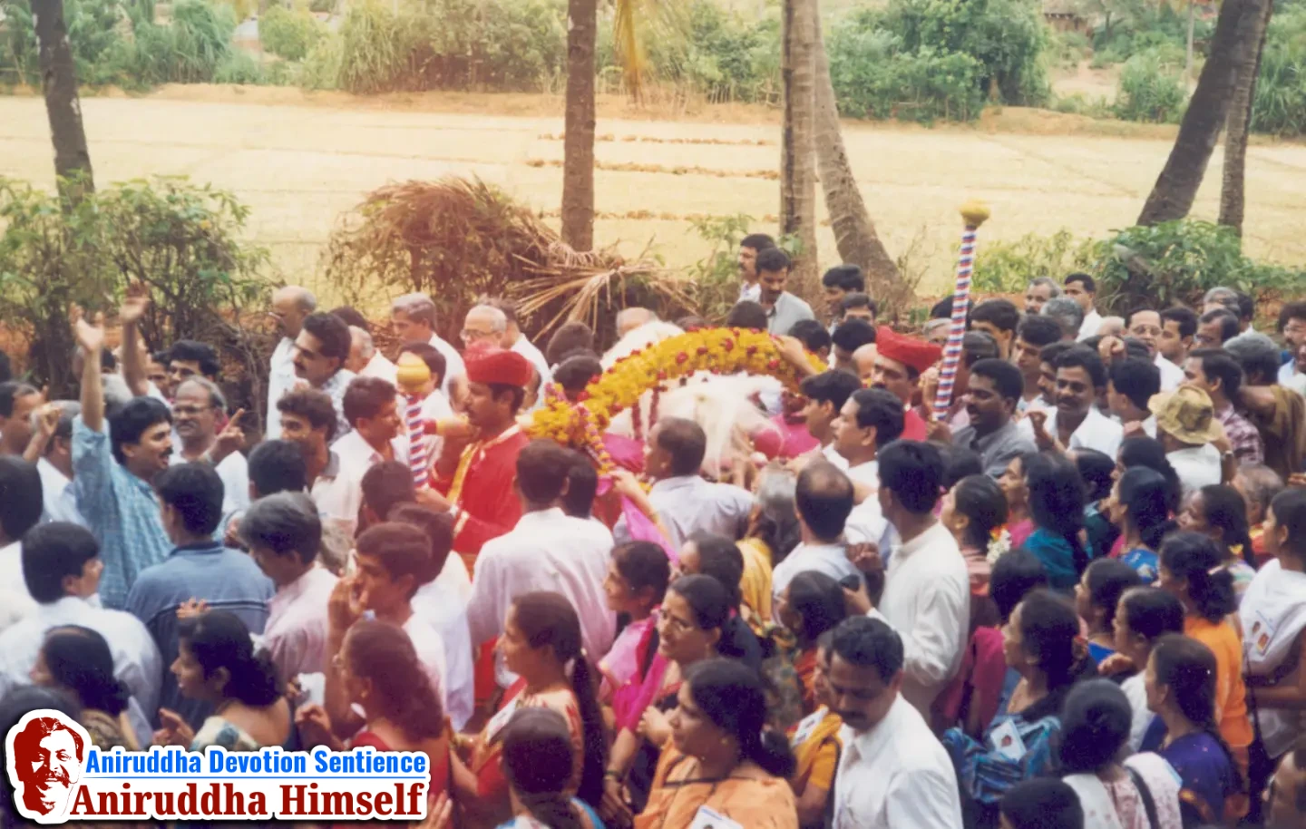 Shraddhavans along with Sadguru Shree Aniruddha Bapu enjoying at Shree Kshetra Mangeshi and Shantadurga Goa Rasyatra in the year 1999