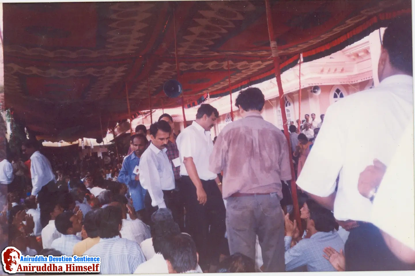 Shraddhavans along with Sadguru Shree Aniruddha Bapu enjoying at Shree Kshetra Mangeshi and Shantadurga Goa Rasyatra in the year 1999