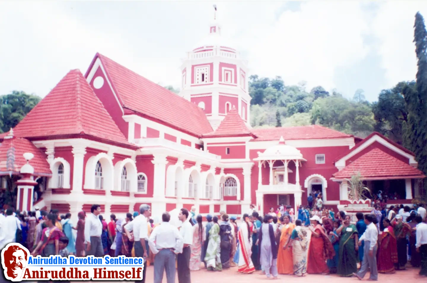 Sadguru Shree Aniruddha Bapu at Shree Kshetra Mangeshi and Shantadurga Goa Rasyatra in the year 1999