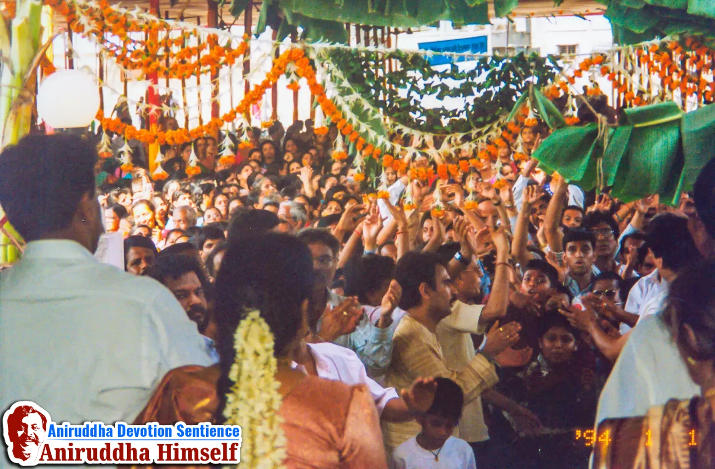 Shraddhavans along with Sadguru Shree Aniruddha Bapu welcoming the Idols of Mahakali, Mahasaraswati and Shantadurga at Gurukul, Juinagar