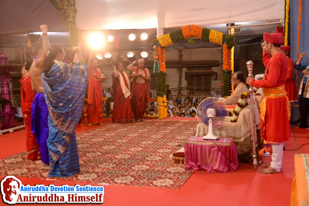 Shraddhavans performing Aarti during Shree Ramnavmi Utsav at Shree Harigurugram