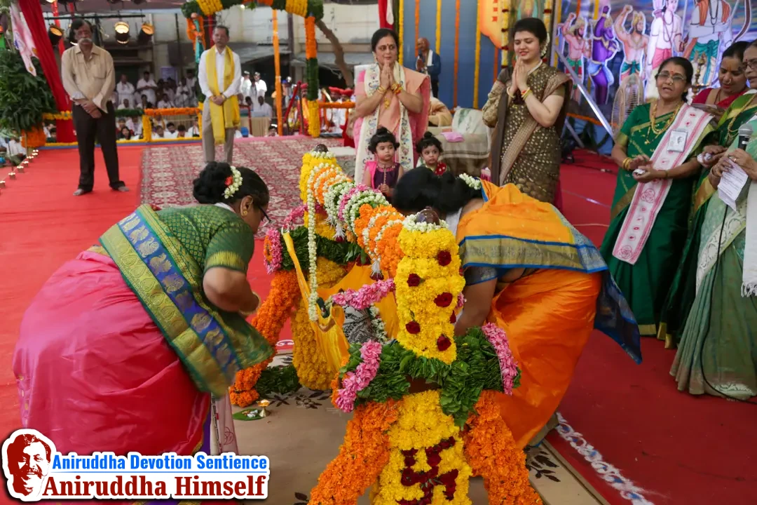 As per the guidance of Sadguru Shree Aniruddha Bapu, on the auspiscious day of Shree Ramnavmi, Shraddhavans celebrate the birth of Shree Ram (Ramjanma) by singing the traditional verse “Kuni Govind ghya, Kuni Gopal ghya” followed by the “Palana” of ShreeRam at Shree Harigurugram