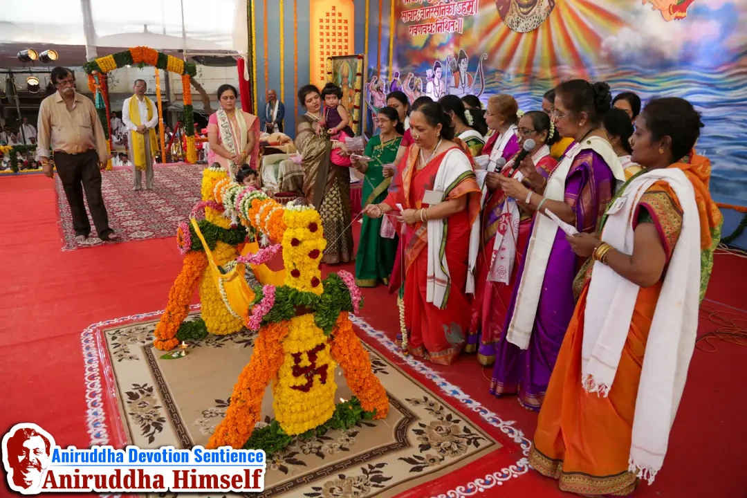 As per the guidance of Sadguru Shree Aniruddha Bapu, on the auspiscious day of Shree Ramnavmi, Shraddhavans celebrate the birth of Shree Ram (Ramjanma) by singing the traditional verse “Kuni Govind ghya, Kuni Gopal ghya” followed by the “Palana” of ShreeRam at Shree Harigurugram