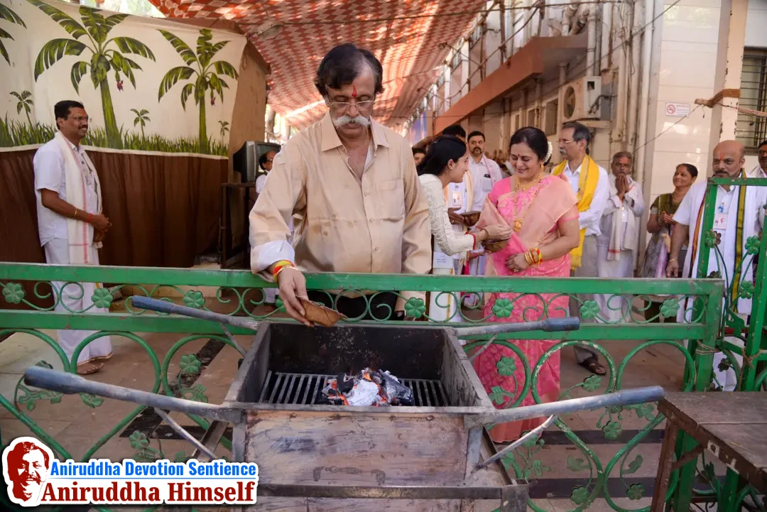 Sadguru Aniruddha Bapu Offerring Dhup on Shree Ramnavmi