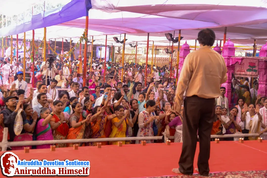 Sadguru Shree Aniruddha Bapu blessing Shraddhavans on the auspicious occasion of Ramnavmi at  Shree Harigurugram