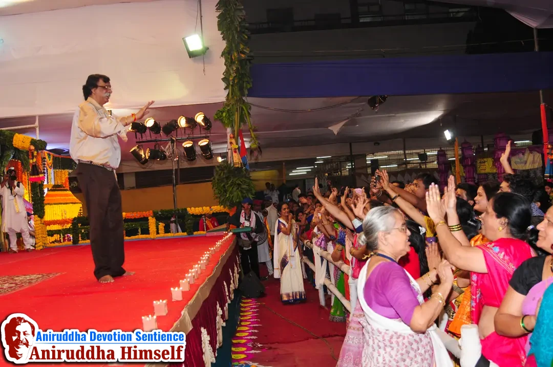 Sadguru Shree Aniruddha Bapu blessing Shraddhavans on the auspicious occasion of Ramnavmi at  Shree Harigurugram