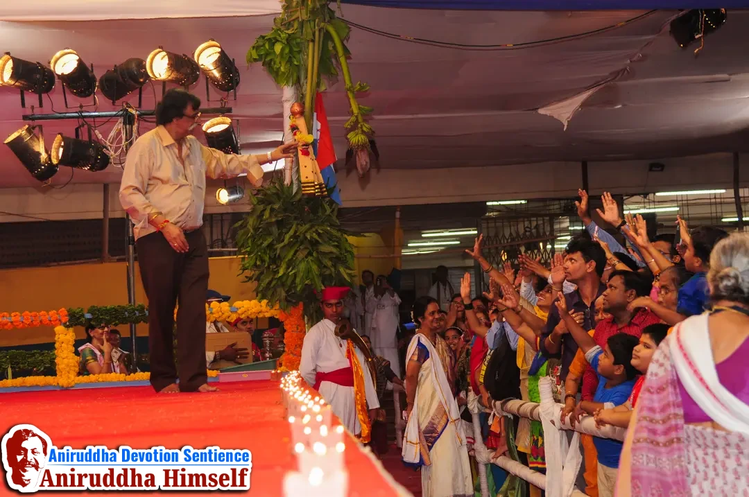 Sadguru Shree Aniruddha Bapu blessing Shraddhavans on the auspicious occasion of Ramnavmi at  Shree Harigurugram